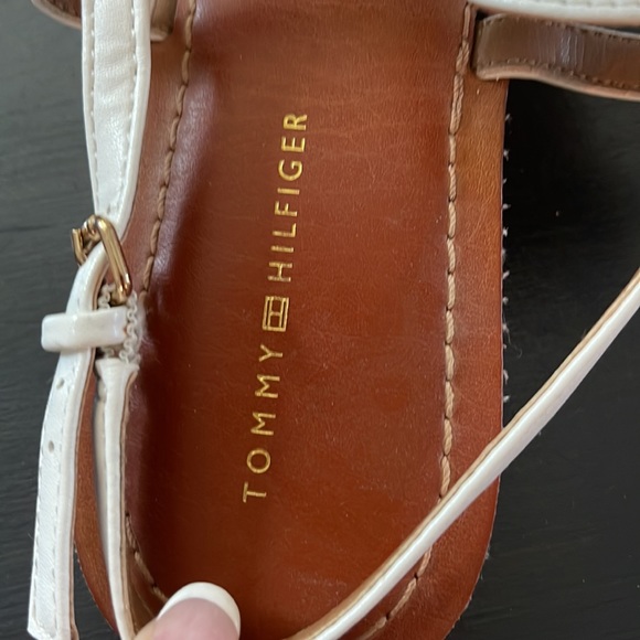 Tommy Hilfiger white and gold sandals - Picture 3 of 4